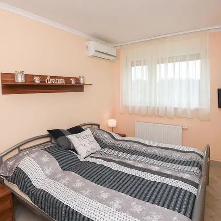 Rozsa Voelgy Apartman Еґер Екстер'єр фото